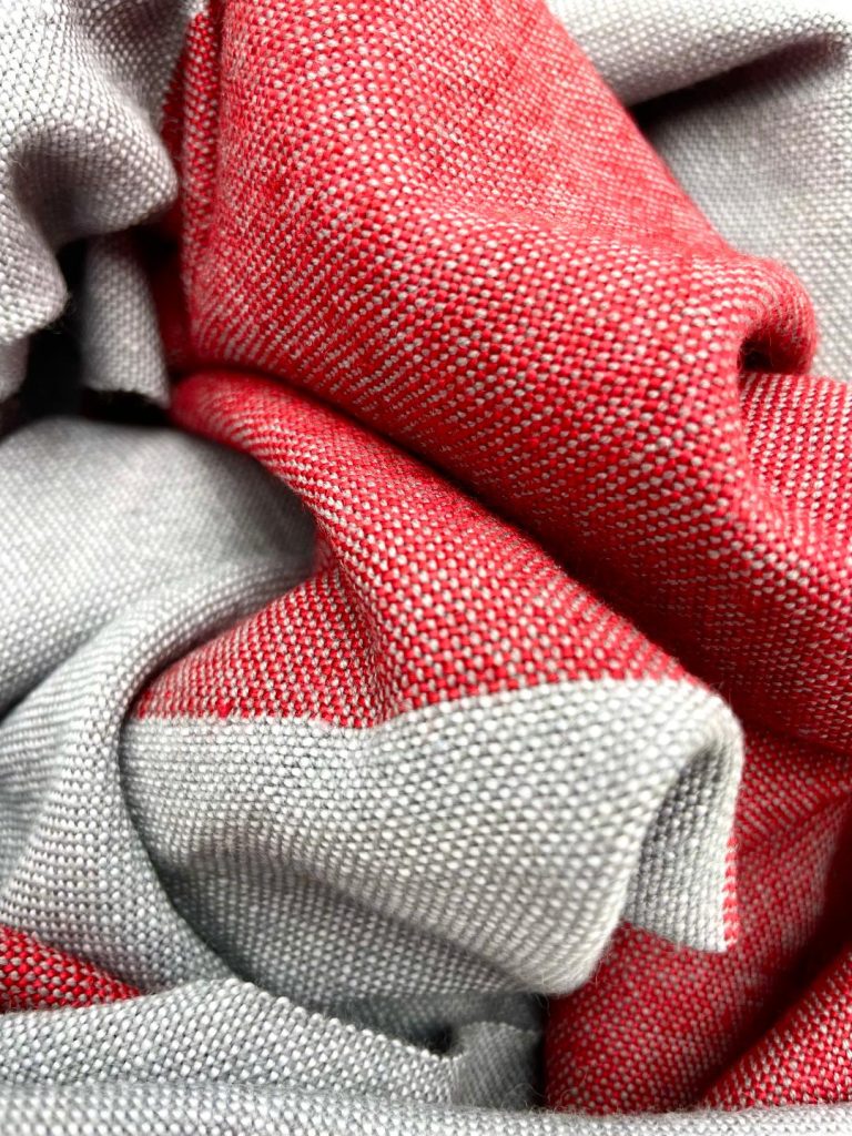 Merinó gyapjú sál, piros-szürke kép 3