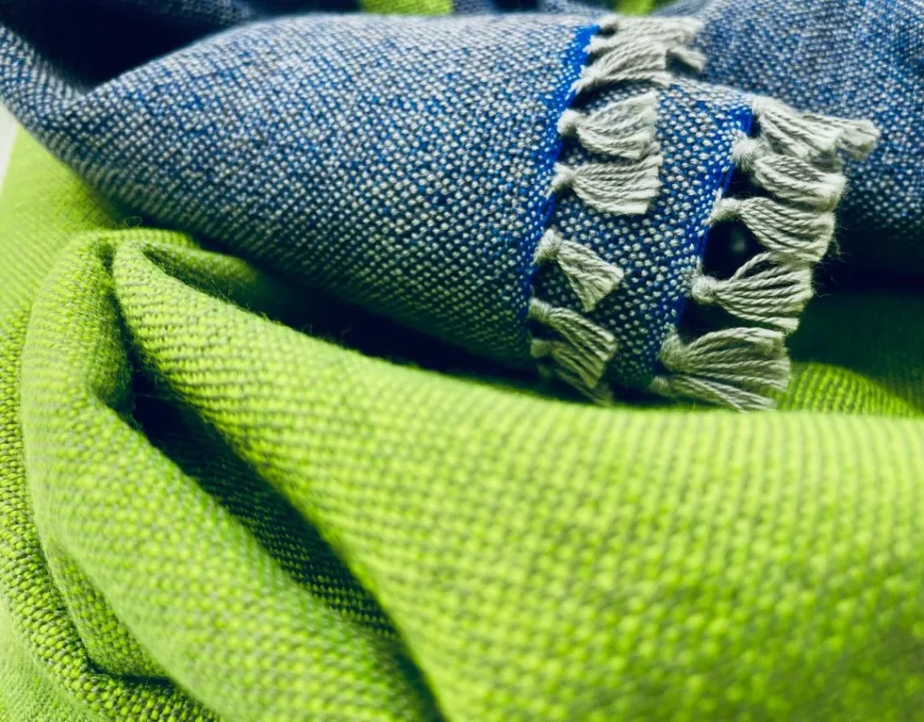 Merinó gyapjú sál fűzöld – tengerészkék kép 3