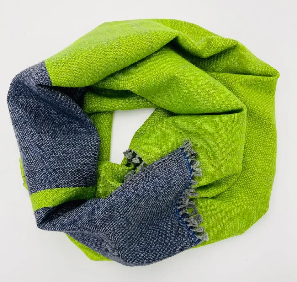 Merinó gyapjú sál fűzöld – tengerészkék kép 2