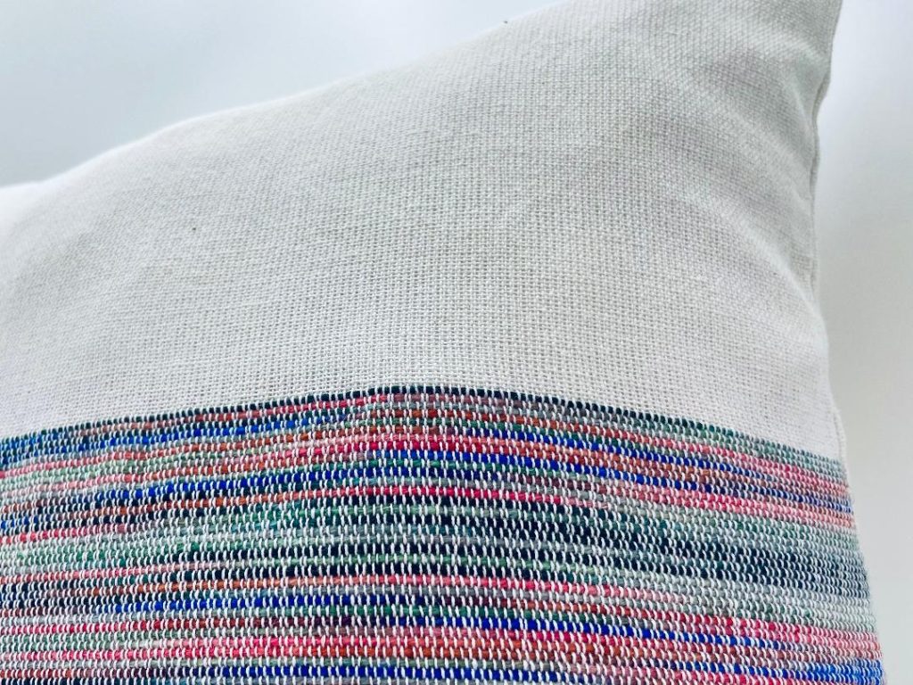 Színes gyapjú-fehér len díszpárnahuzat I. kép 2