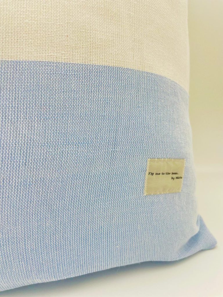 Világoskék-tört fehér len díszpárnahuzat kép 2